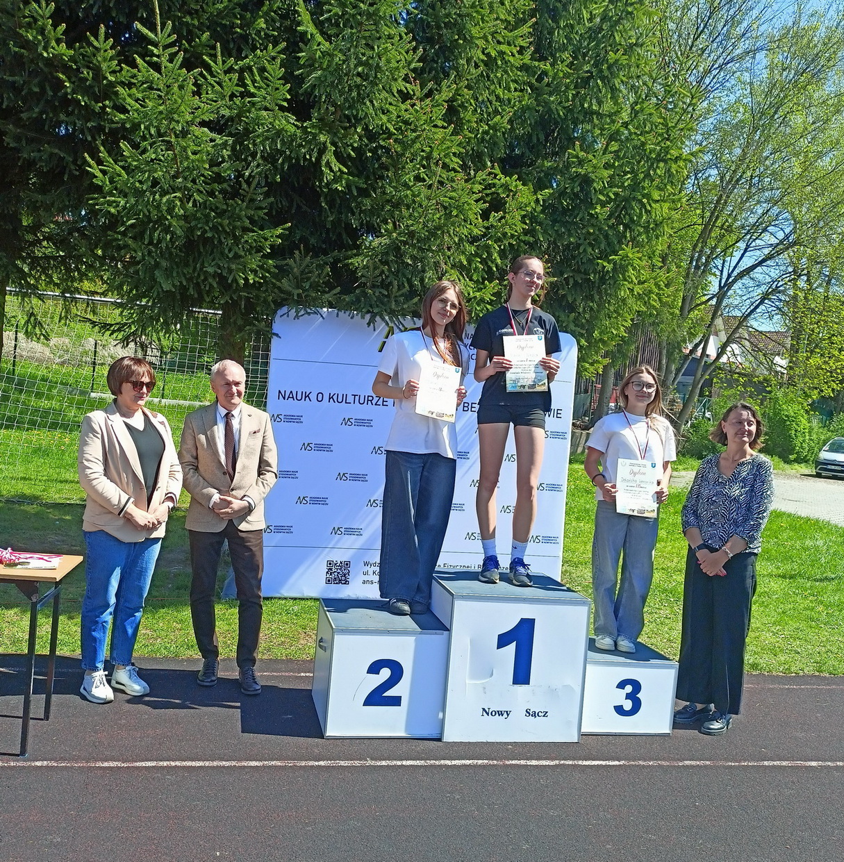 Zdjęcie Drużynowa Liga Dz LA II rzut 04-2025 (8)0b5704db-63e1-4c5d-b195-a33b5cde9f1a.jpg w galerii Drużynowa Liga LA dziewcząt - II rzut (28.04.2025)